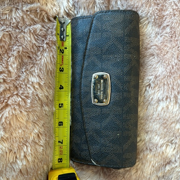 Michael Kors wallet to sell - 30$ - Picture 4 of 4